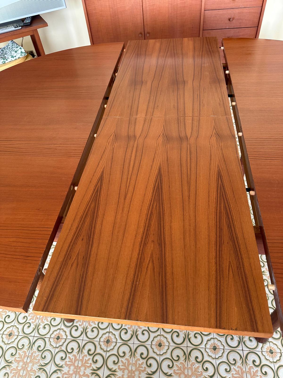 SET TAVOLO DA PRANZO IN STILE SCANDINAVO ANNI 60 E 4 SEDIE