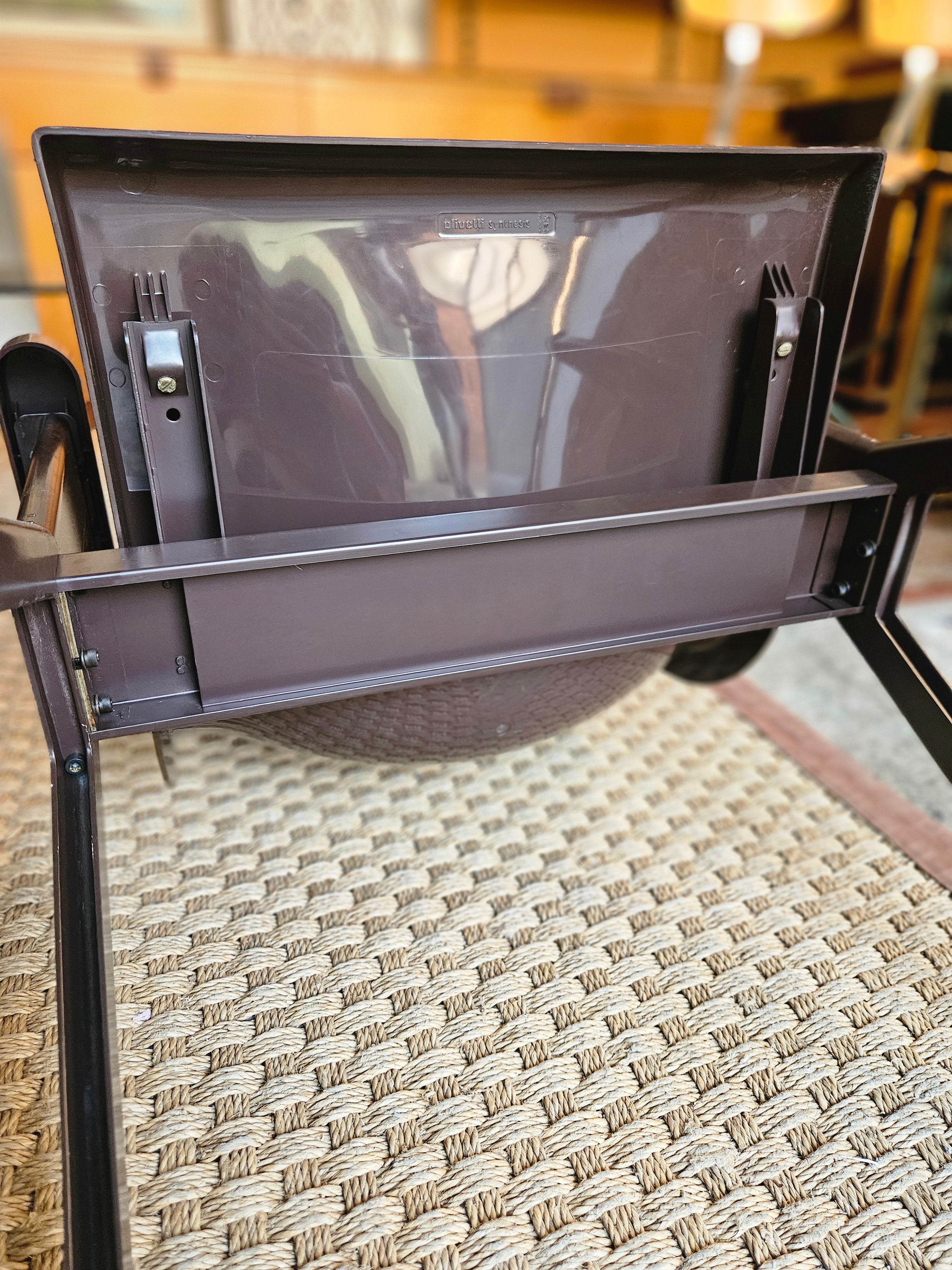 COPPIA DI SEDIE OLIVETTI SYNTHESIS DI ETTORE SOTTSASS