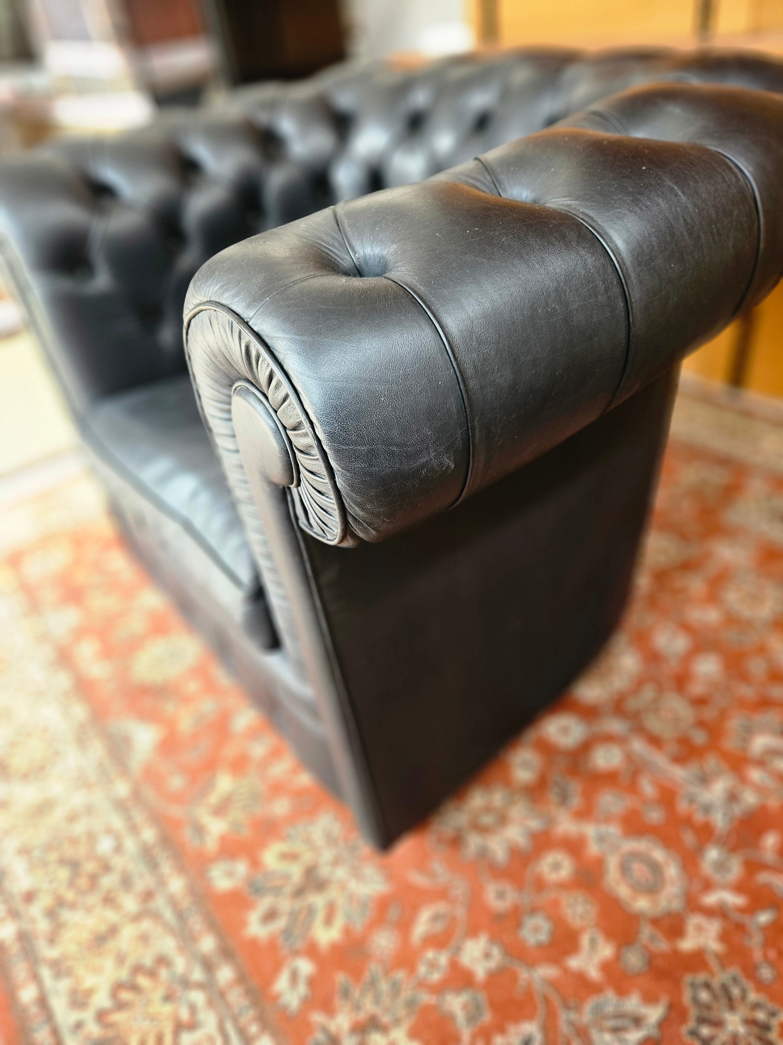 DIVANO E POLTRONA CHESTERFIELD ANNI 70 IN PELLE