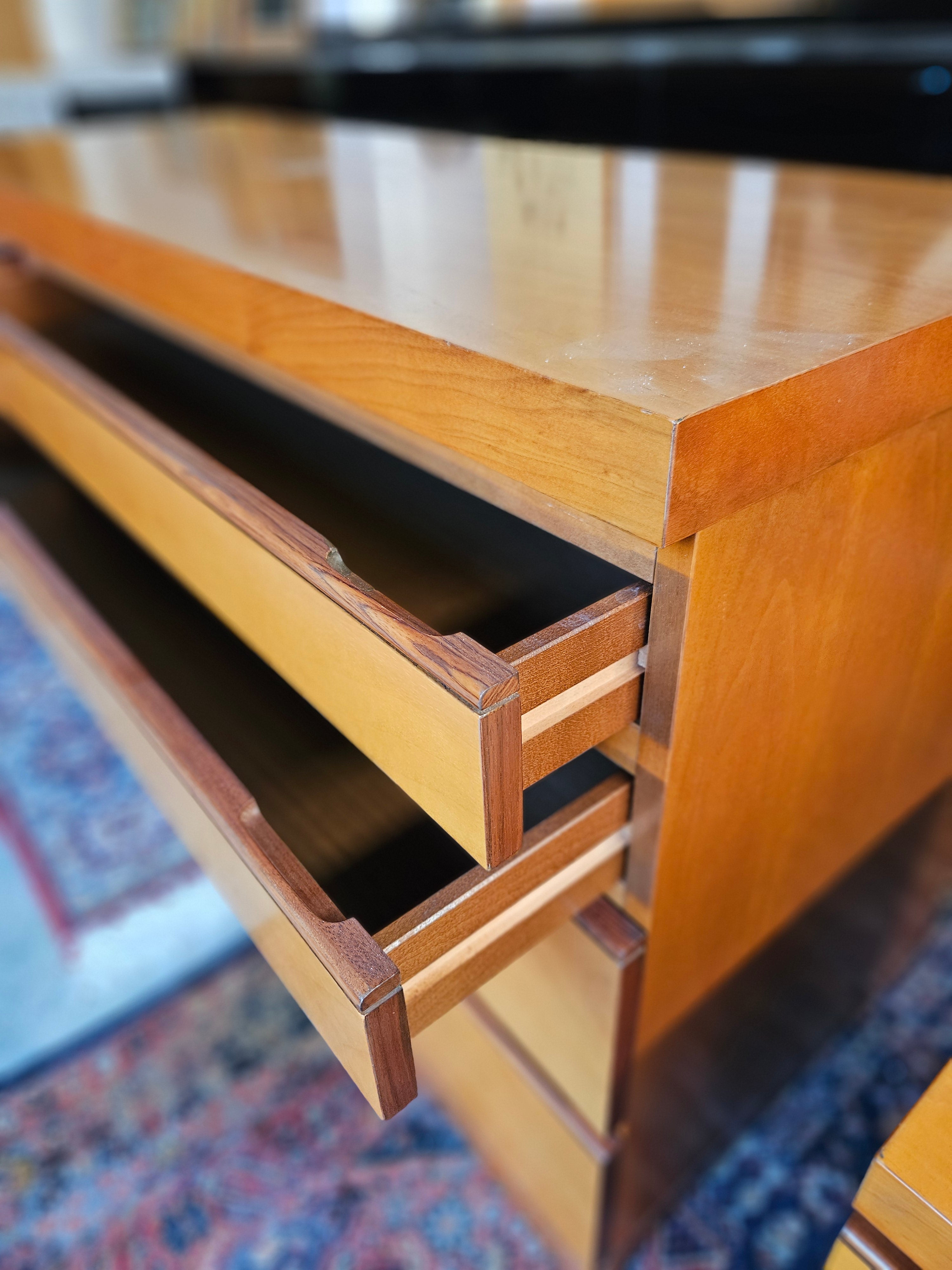 CASSETTIERA, COMODINI E SPECCHIO ANNI 70