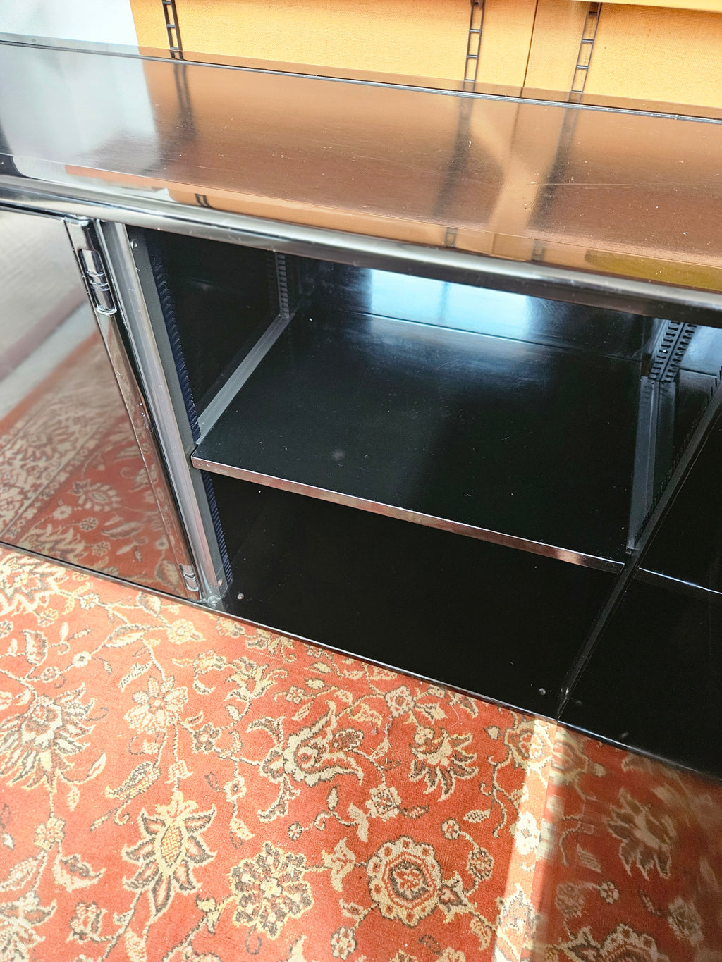 CREDENZA E VETRINA GIANFRANCO FRATTINI PER MOLTENI