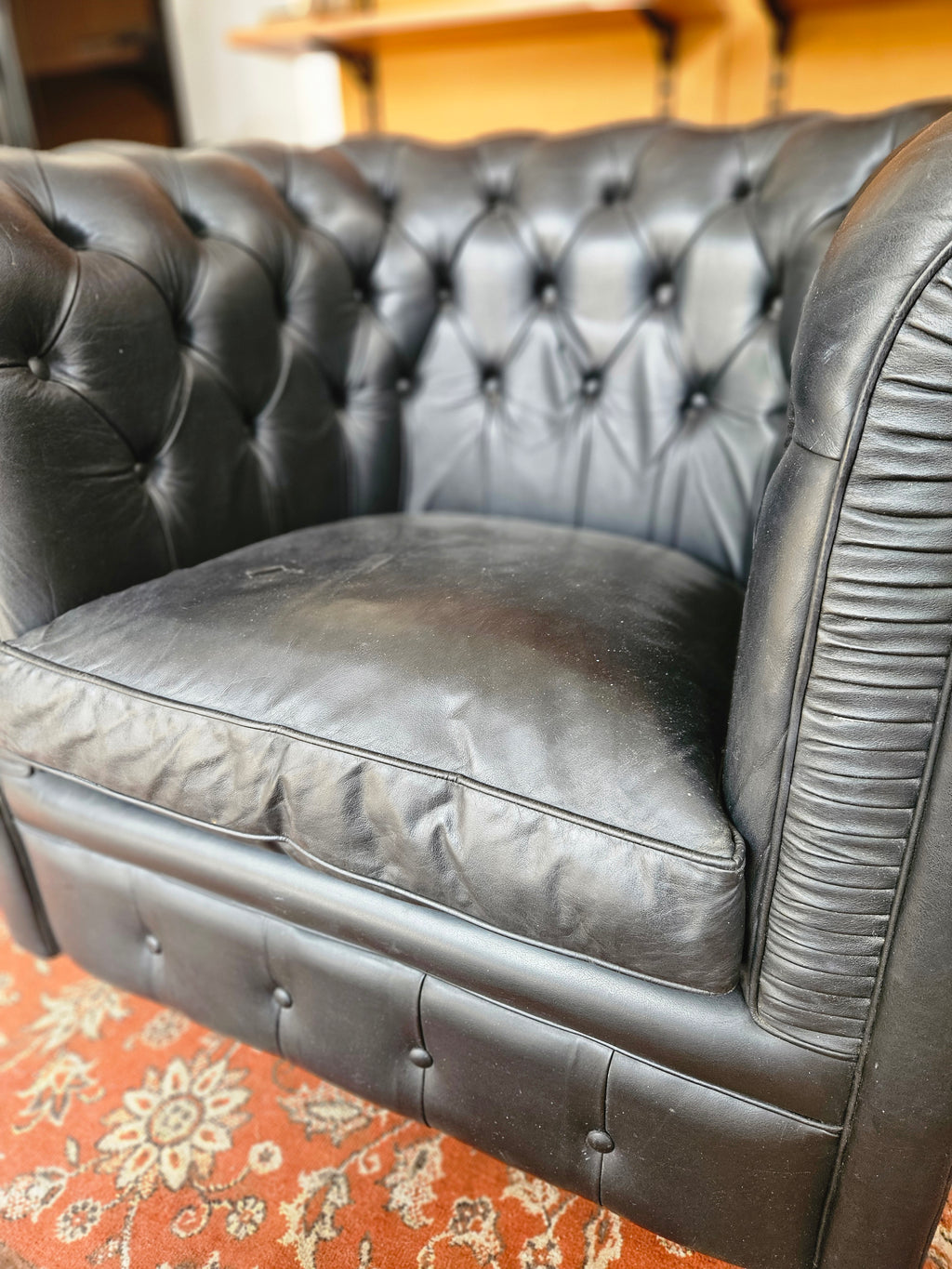 DIVANO E POLTRONA CHESTERFIELD ANNI 70 IN PELLE
