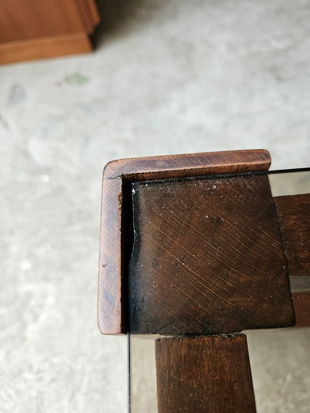 TAVOLINO ANNI 70 CON PIANO IN VETRO