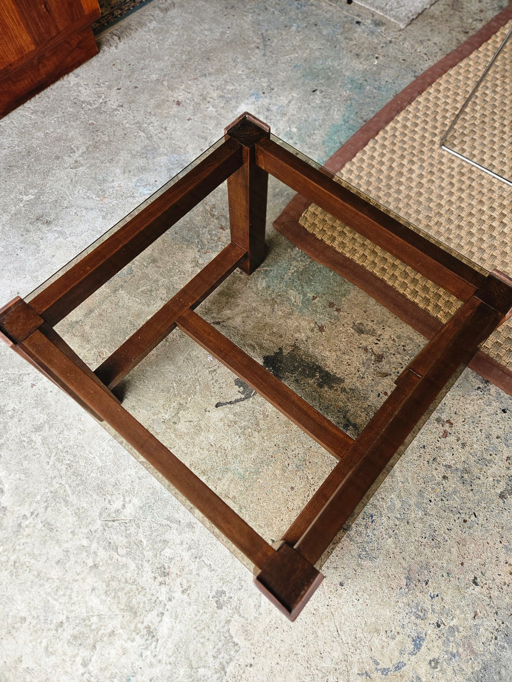 TAVOLINO ANNI 70 CON PIANO IN VETRO