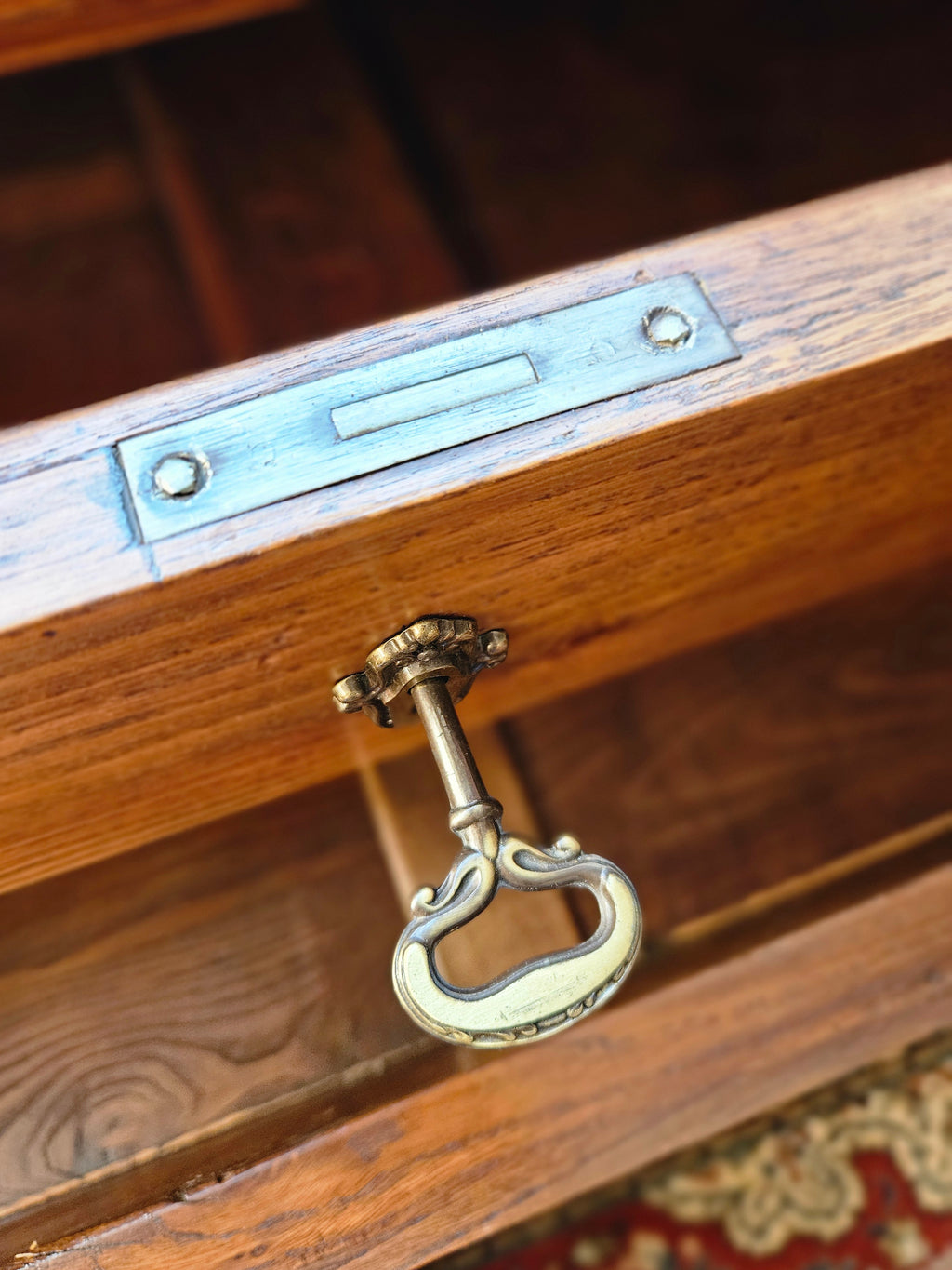 CASSETTIERA IN STILE LIBERTY