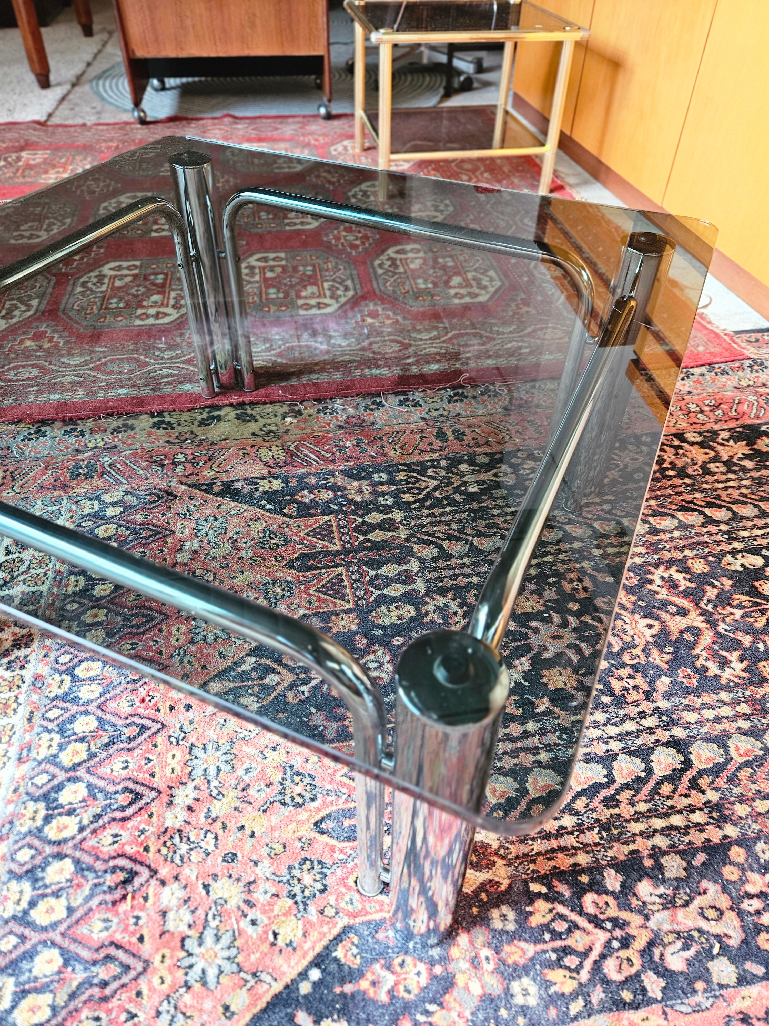 TAVOLINO SPACE AGE ANNI 70