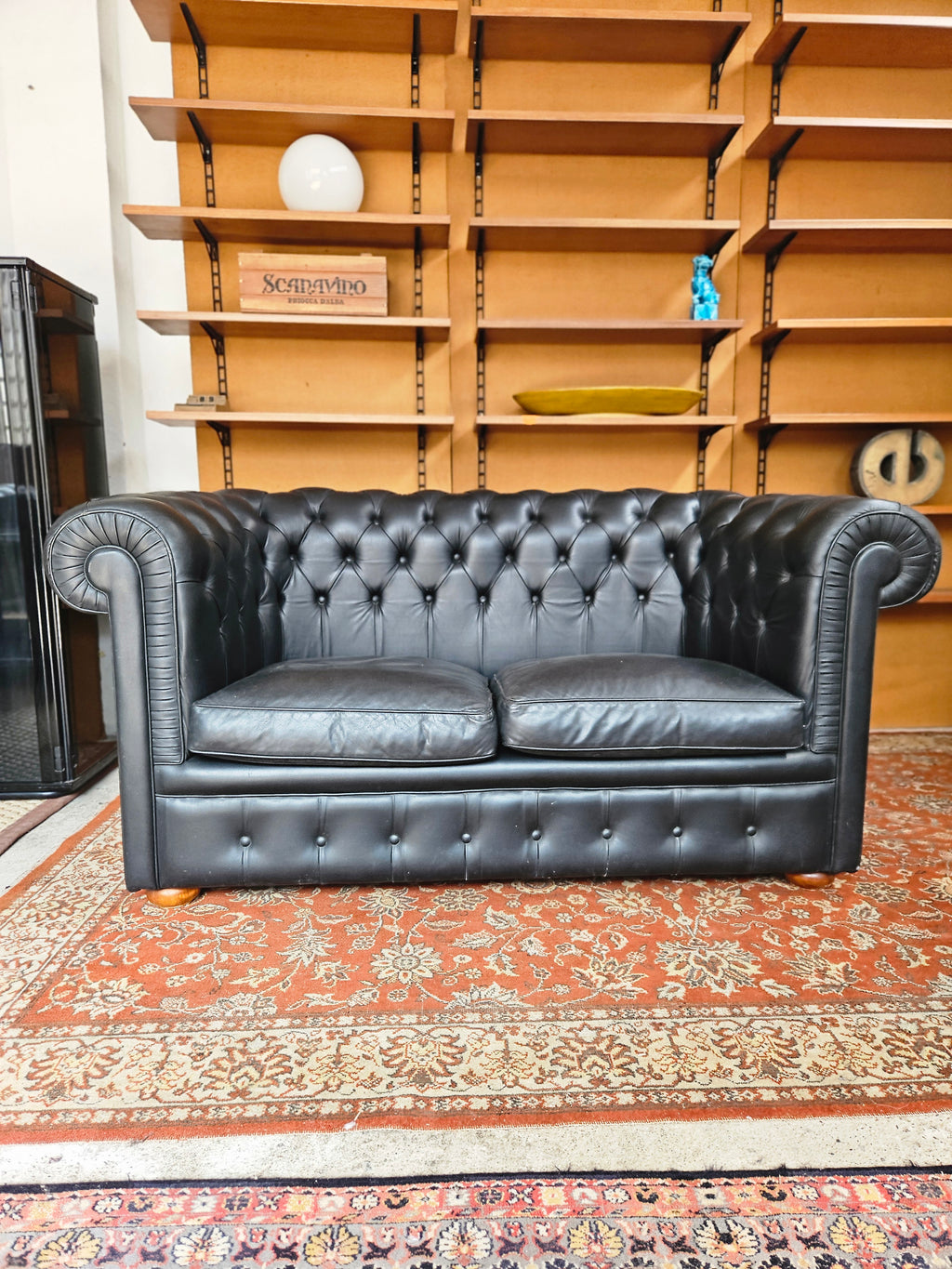 DIVANO E POLTRONA CHESTERFIELD ANNI 70 IN PELLE