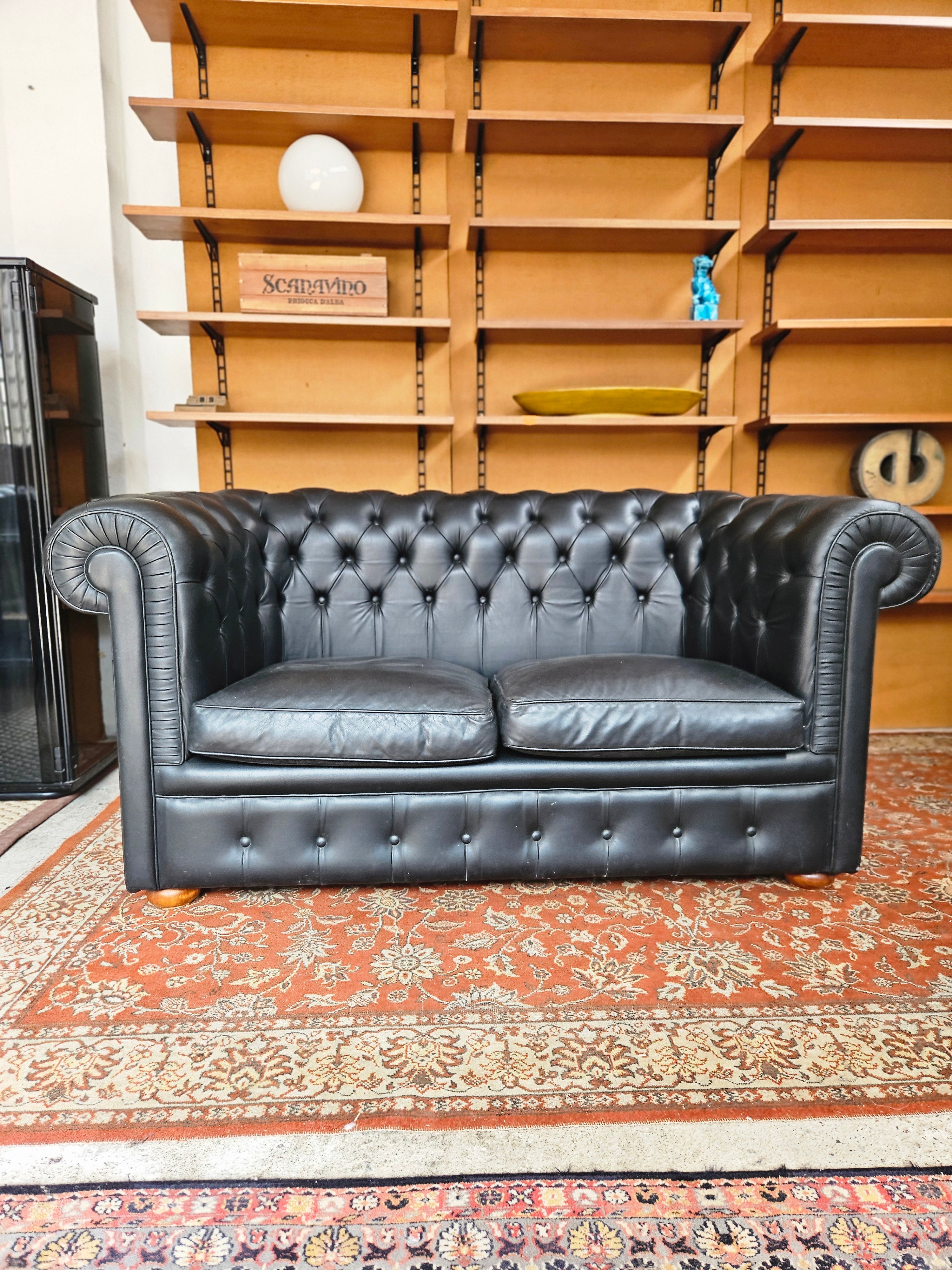 DIVANO E POLTRONA CHESTERFIELD ANNI 70 IN PELLE