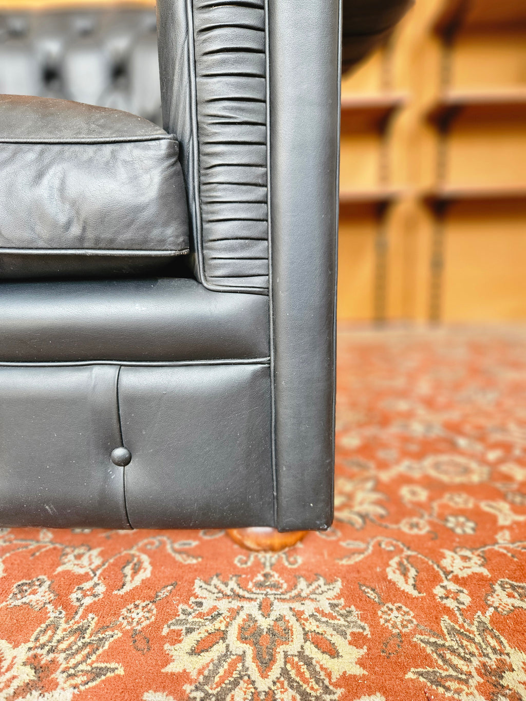 DIVANO E POLTRONA CHESTERFIELD ANNI 70 IN PELLE