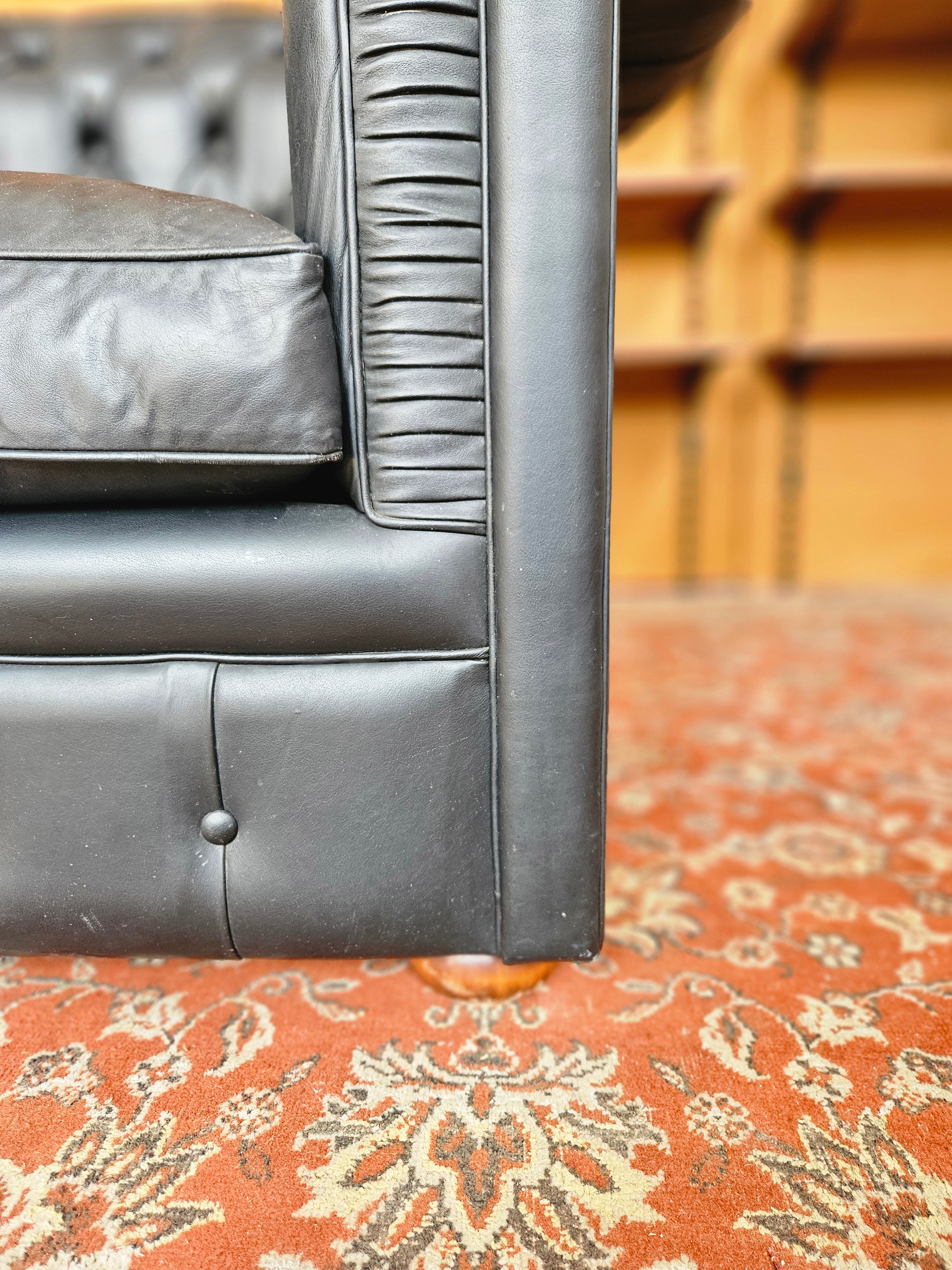 DIVANO E POLTRONA CHESTERFIELD ANNI 70 IN PELLE