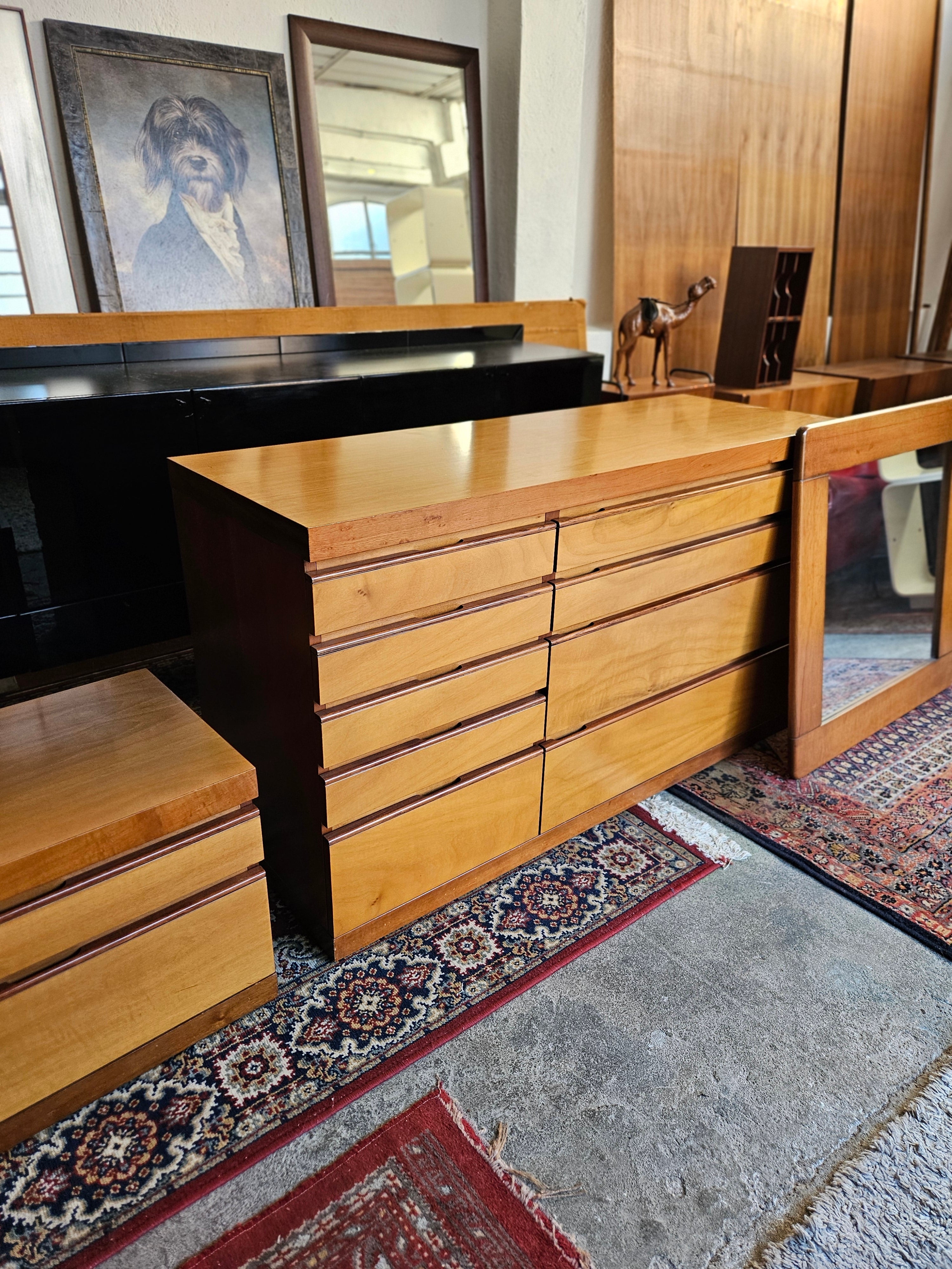 CASSETTIERA, COMODINI E SPECCHIO ANNI 70