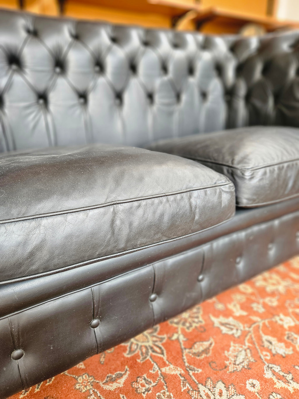 DIVANO E POLTRONA CHESTERFIELD ANNI 70 IN PELLE