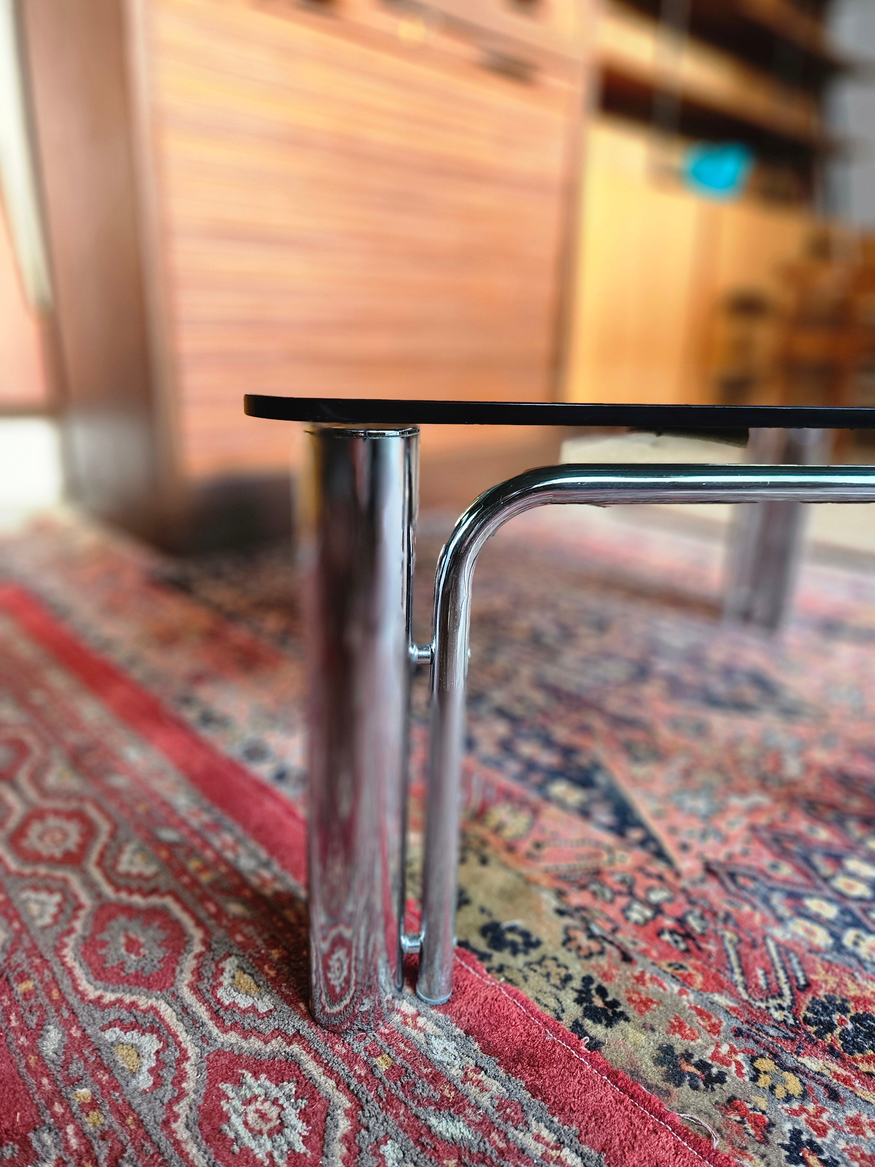 TAVOLINO SPACE AGE ANNI 70