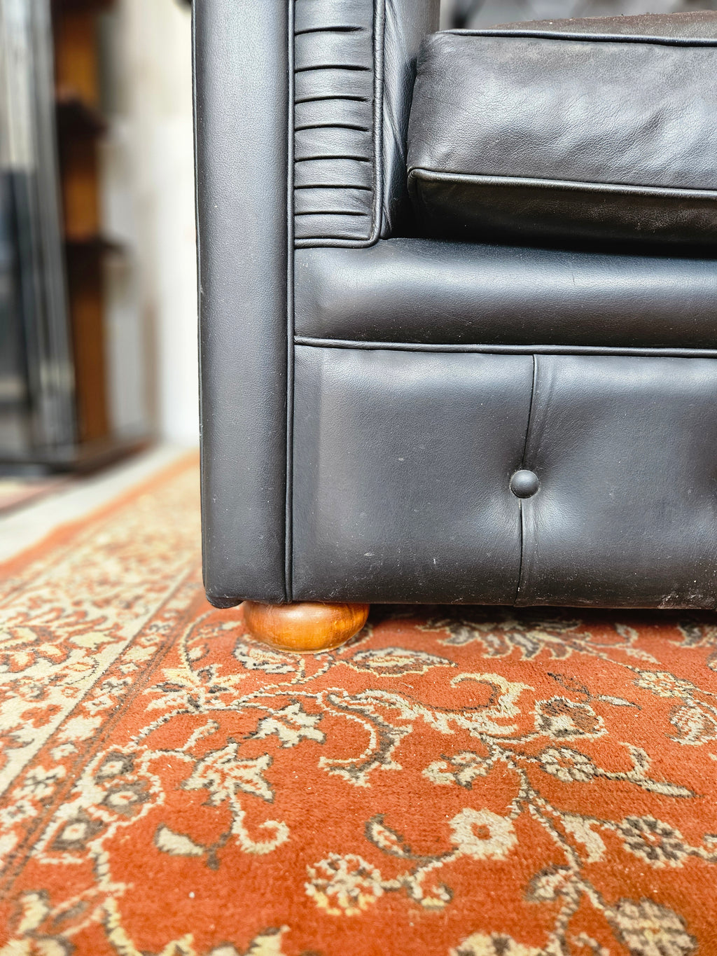DIVANO E POLTRONA CHESTERFIELD ANNI 70 IN PELLE
