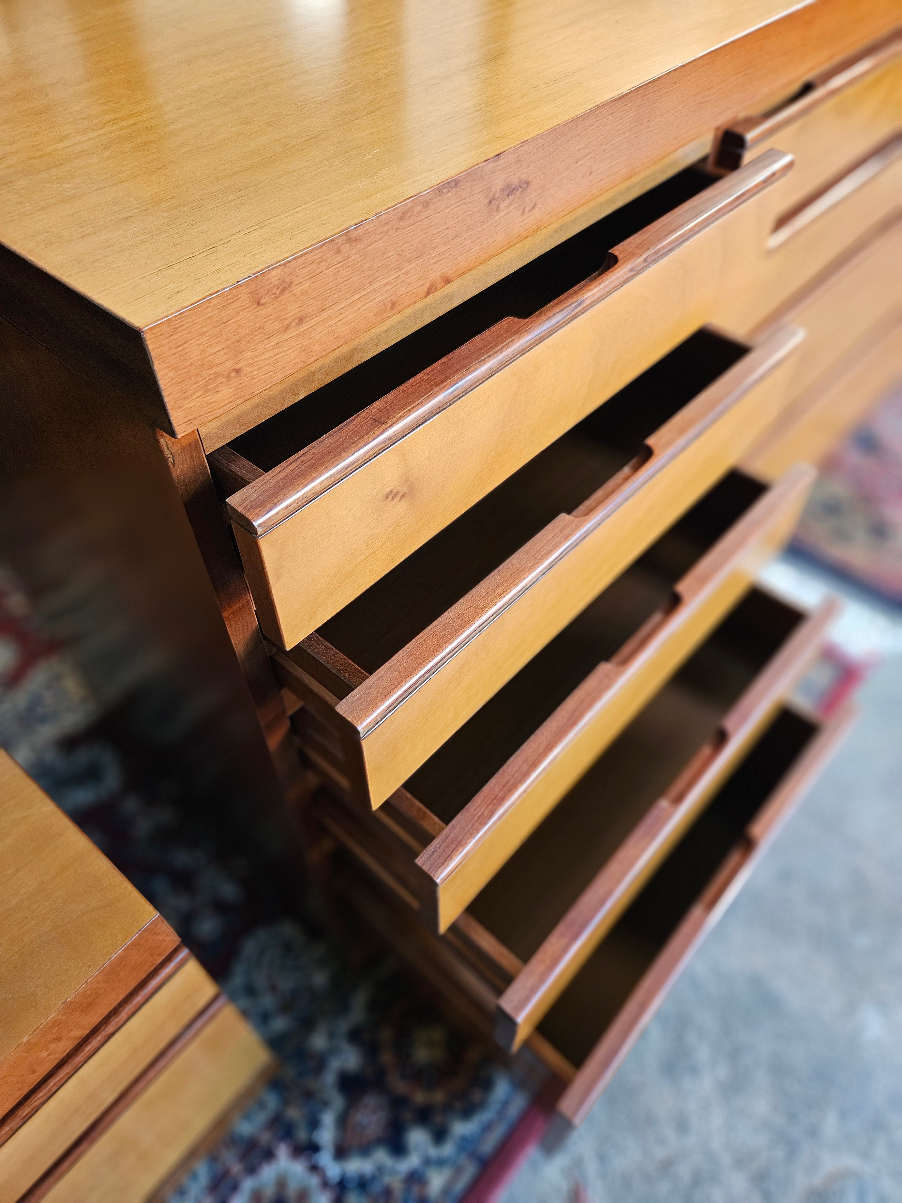 CASSETTIERA, COMODINI E SPECCHIO ANNI 70