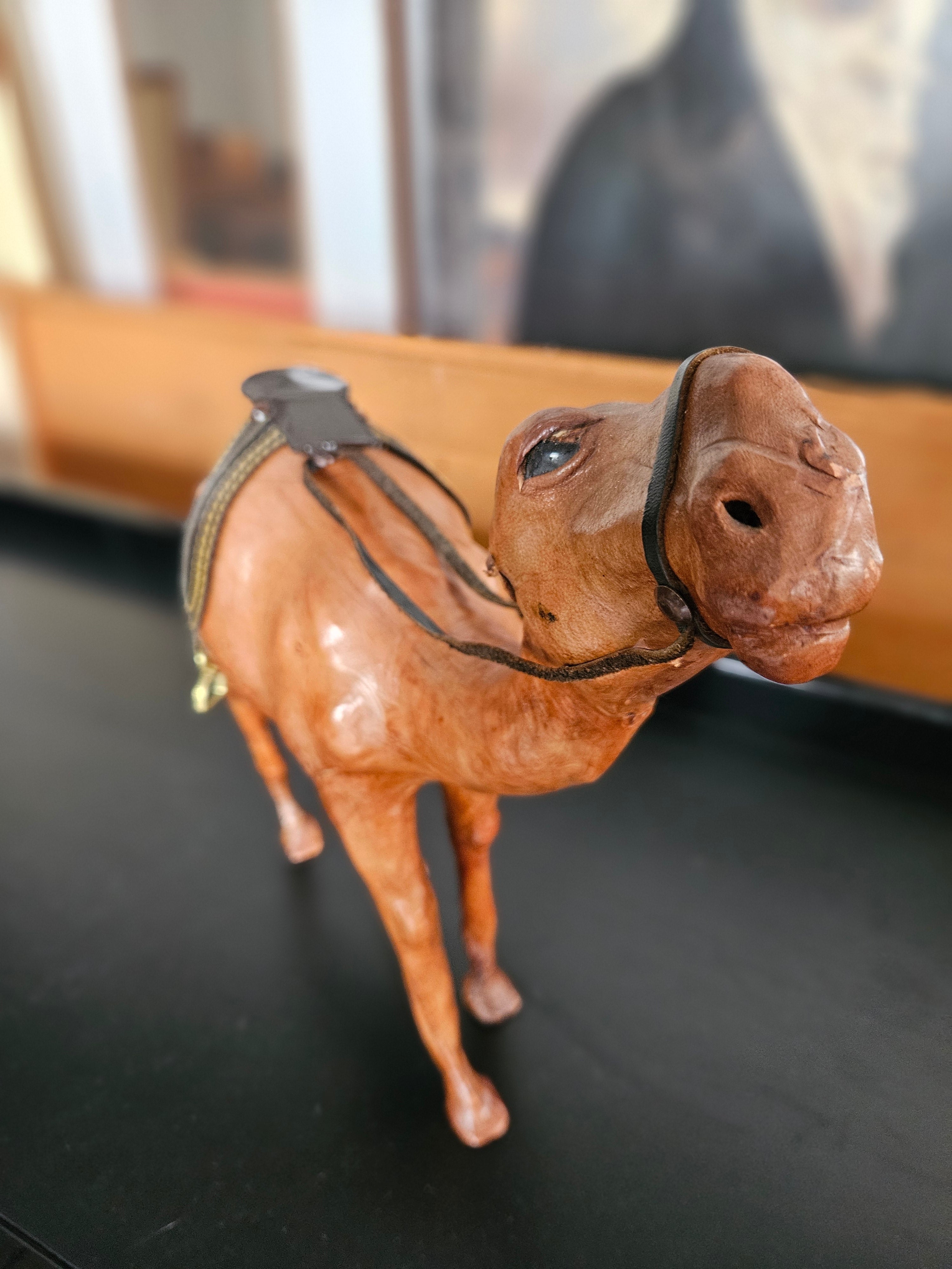 STATUA IN LEGNO E PELLE