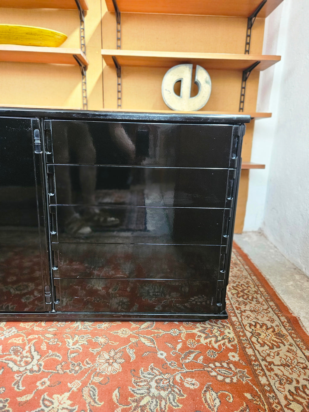 CREDENZA E VETRINA GIANFRANCO FRATTINI PER MOLTENI