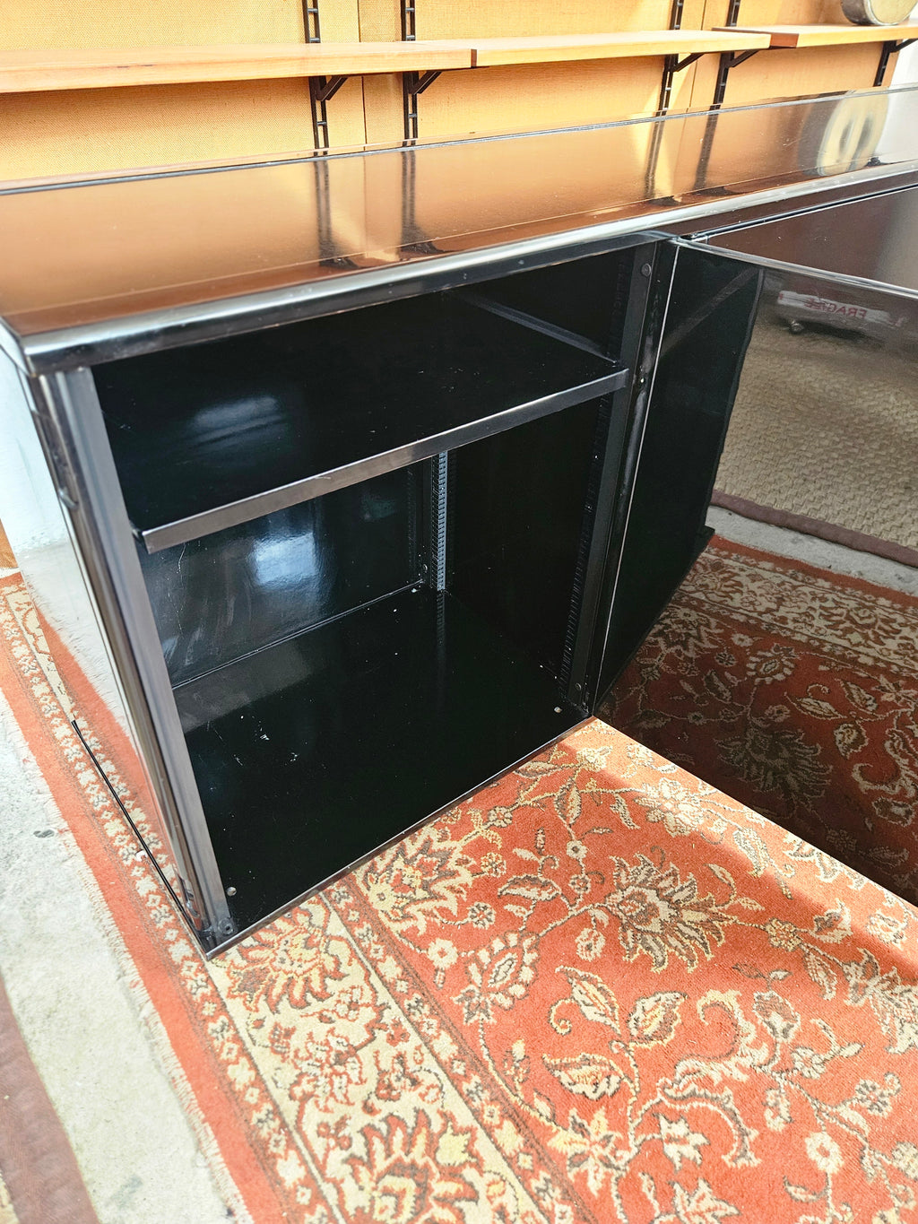 CREDENZA E VETRINA GIANFRANCO FRATTINI PER MOLTENI