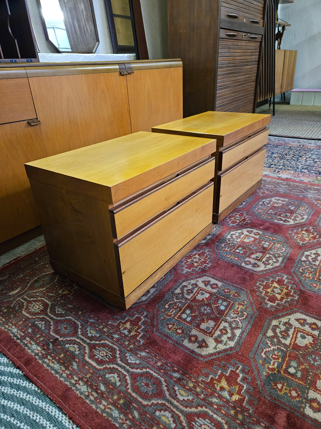 COPPIA DI COMODINI ANNI 70