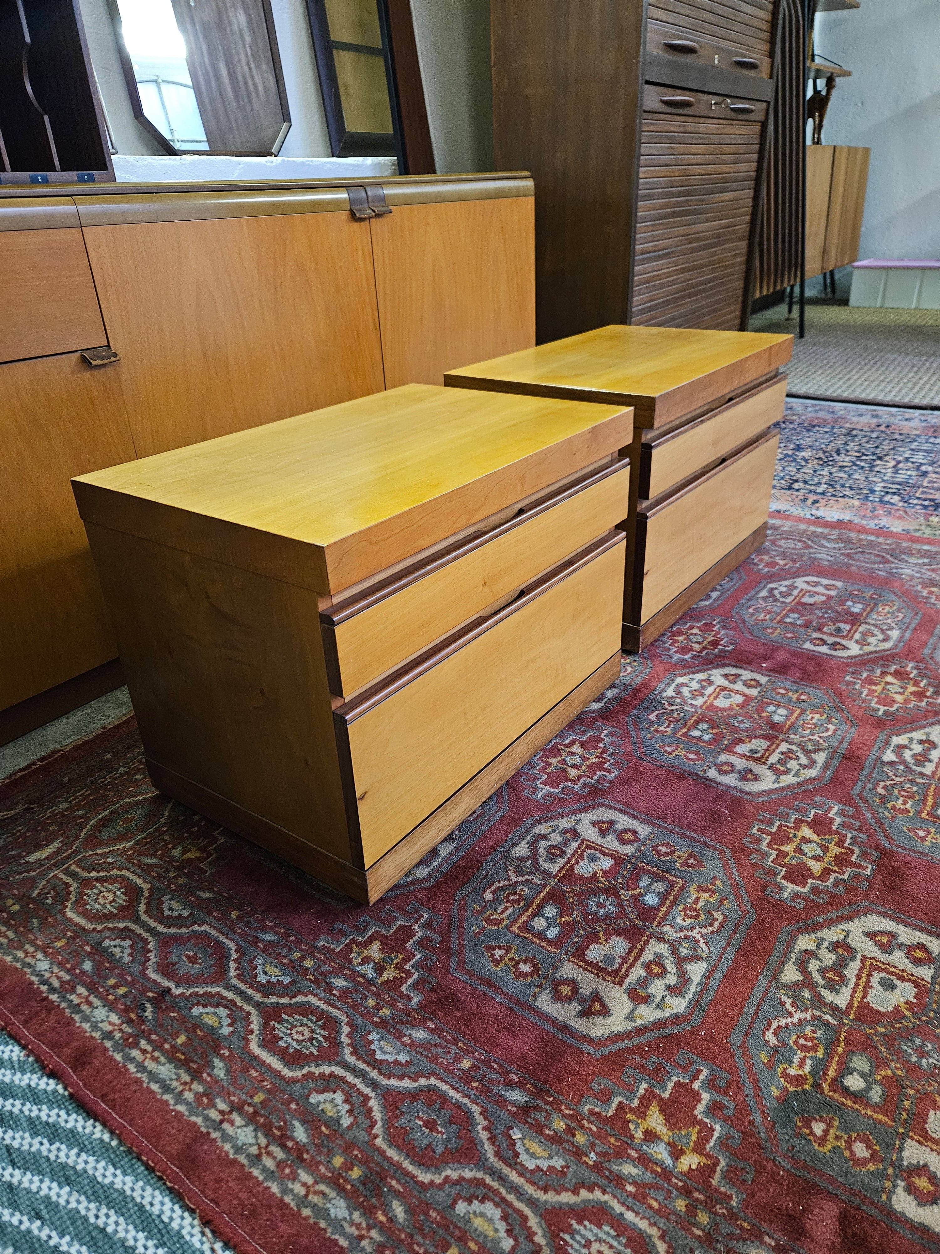 COPPIA DI COMODINI ANNI 70