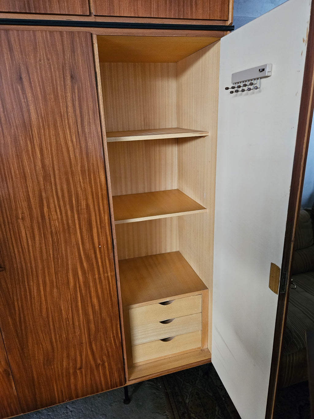 ARMADIO VINTAGE A 3 ANTE