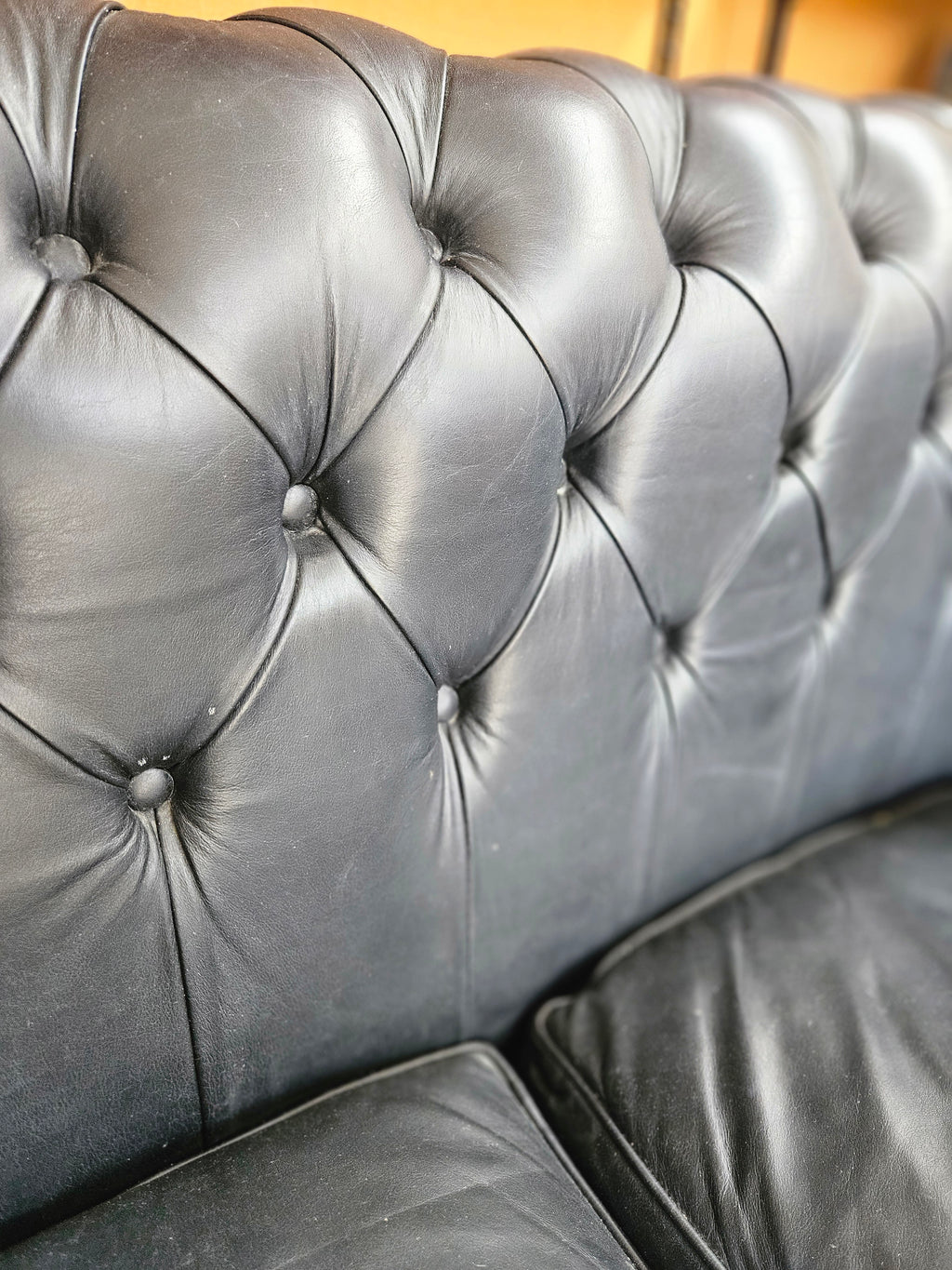 DIVANO E POLTRONA CHESTERFIELD ANNI 70 IN PELLE
