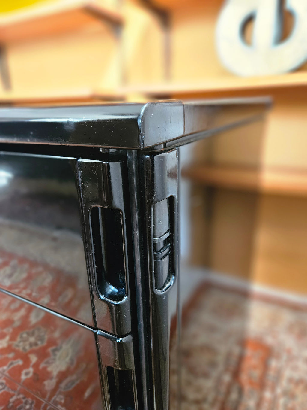 CREDENZA E VETRINA GIANFRANCO FRATTINI PER MOLTENI