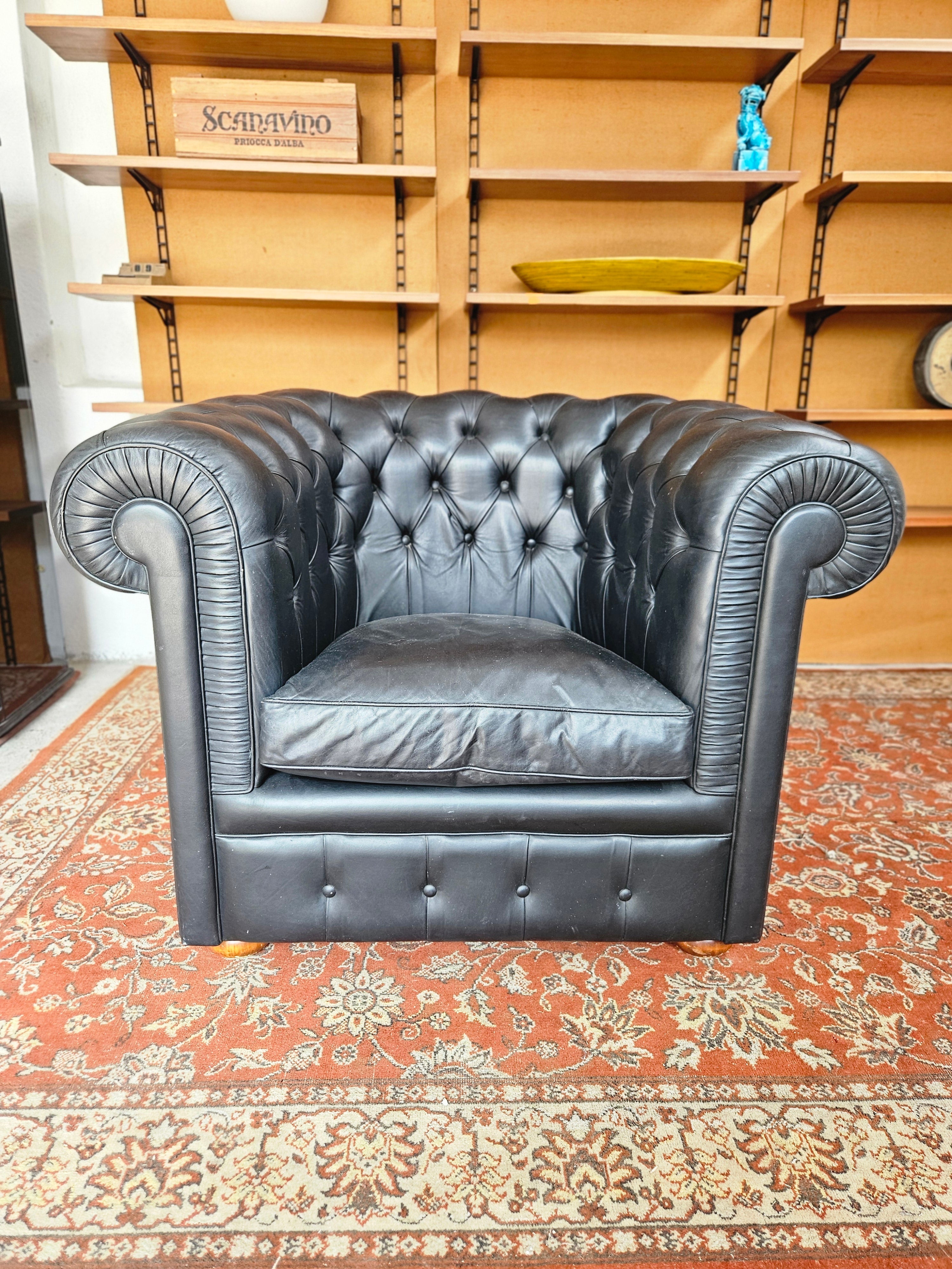 DIVANO E POLTRONA CHESTERFIELD ANNI 70 IN PELLE