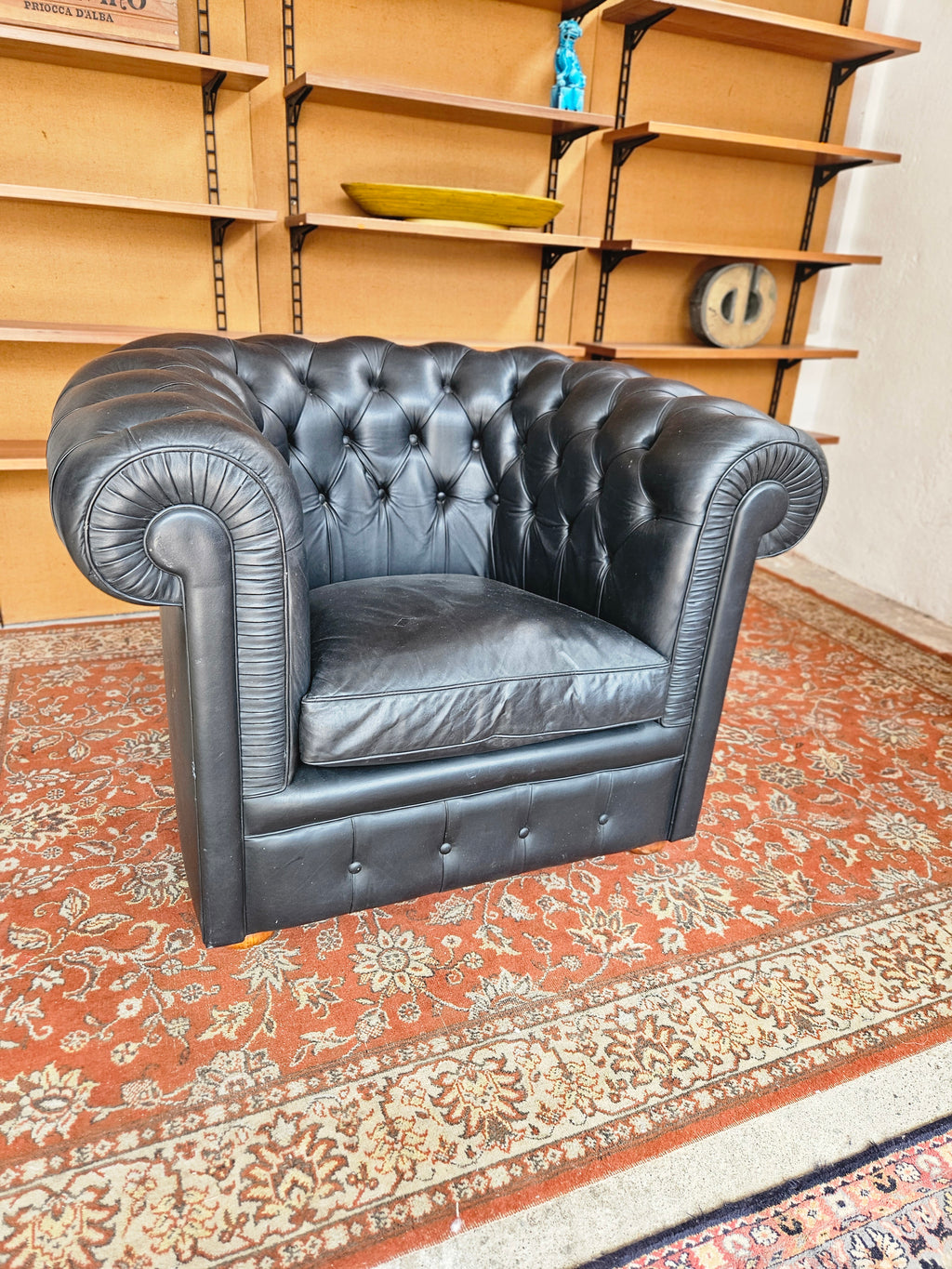 DIVANO E POLTRONA CHESTERFIELD ANNI 70 IN PELLE