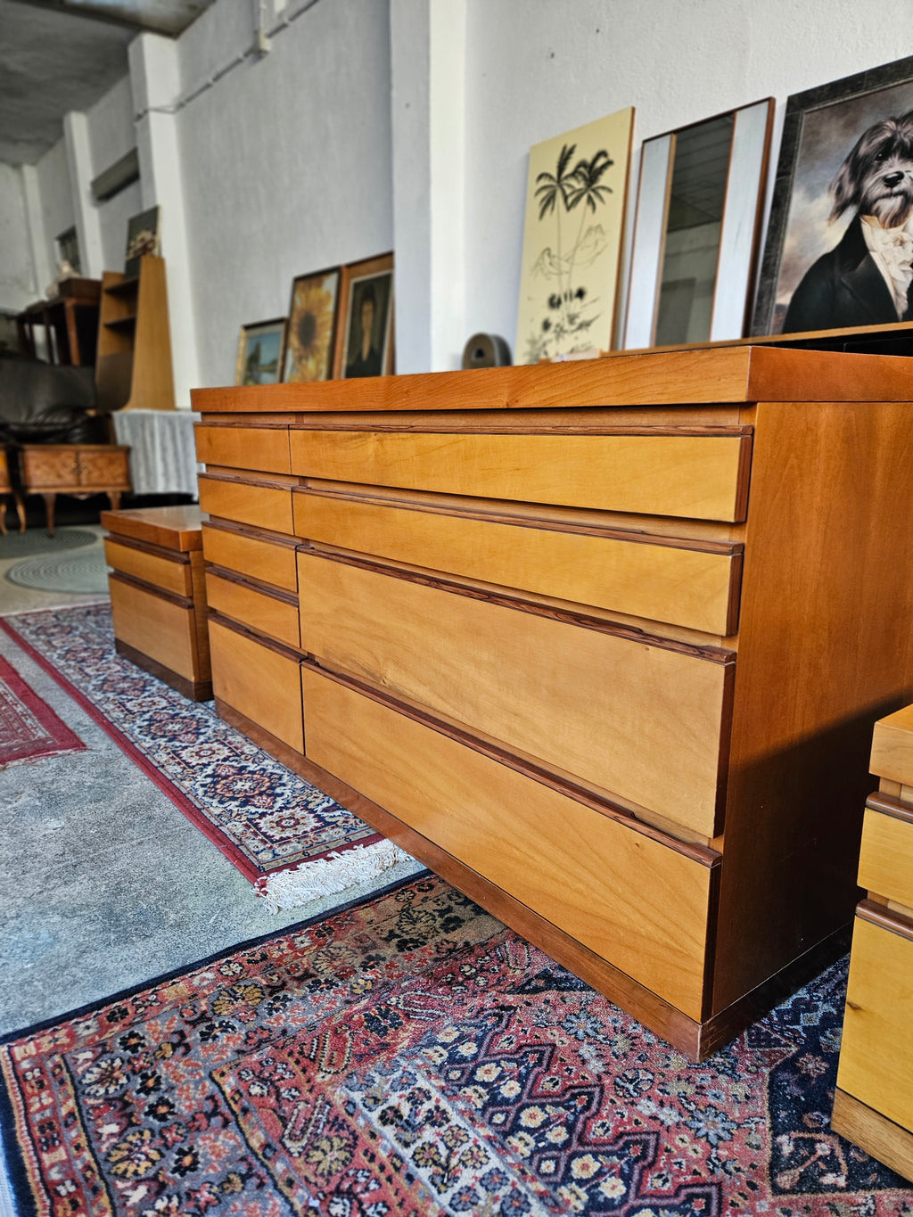 CASSETTIERA, COMODINI E SPECCHIO ANNI 70