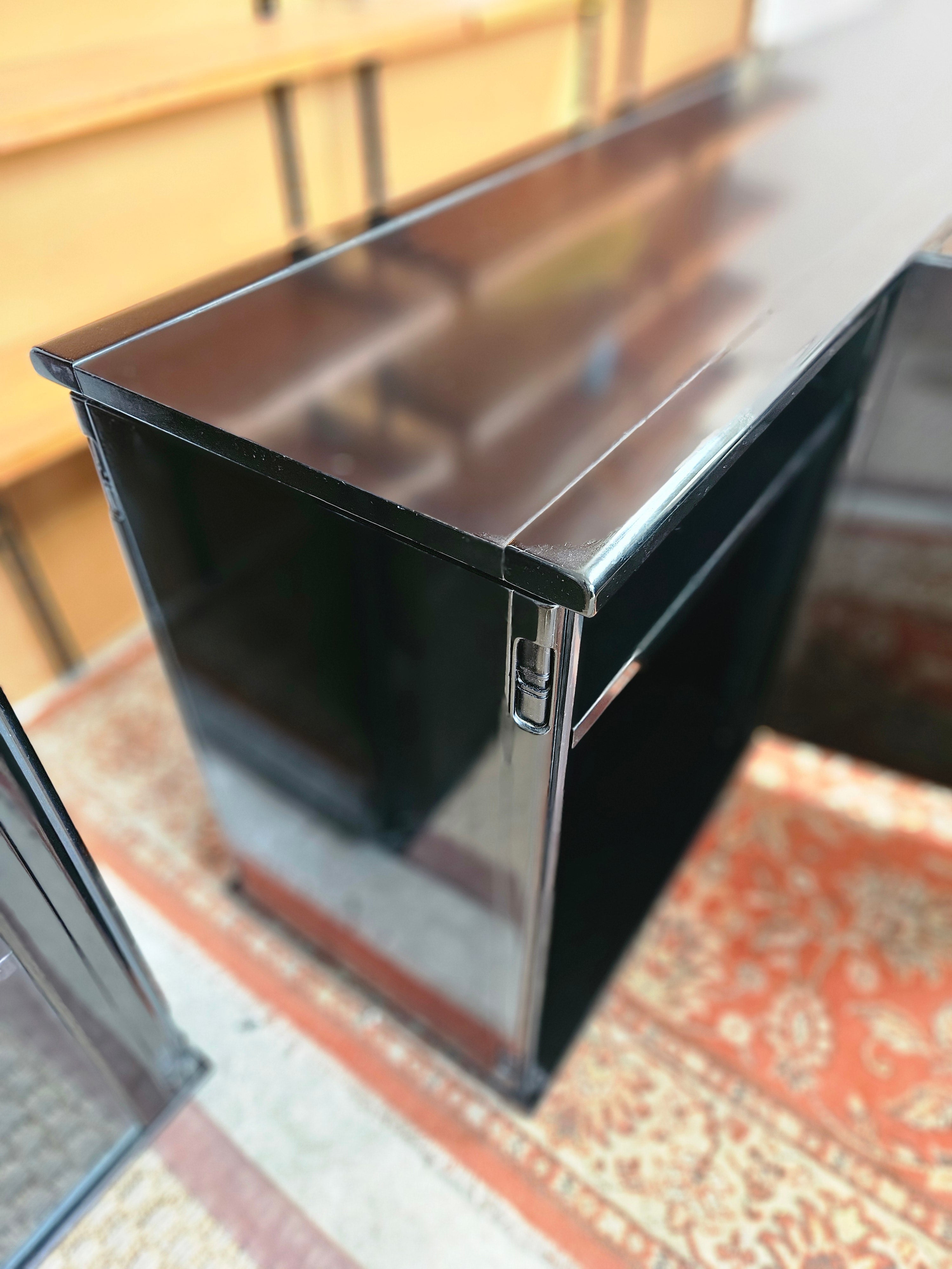 CREDENZA E VETRINA GIANFRANCO FRATTINI PER MOLTENI