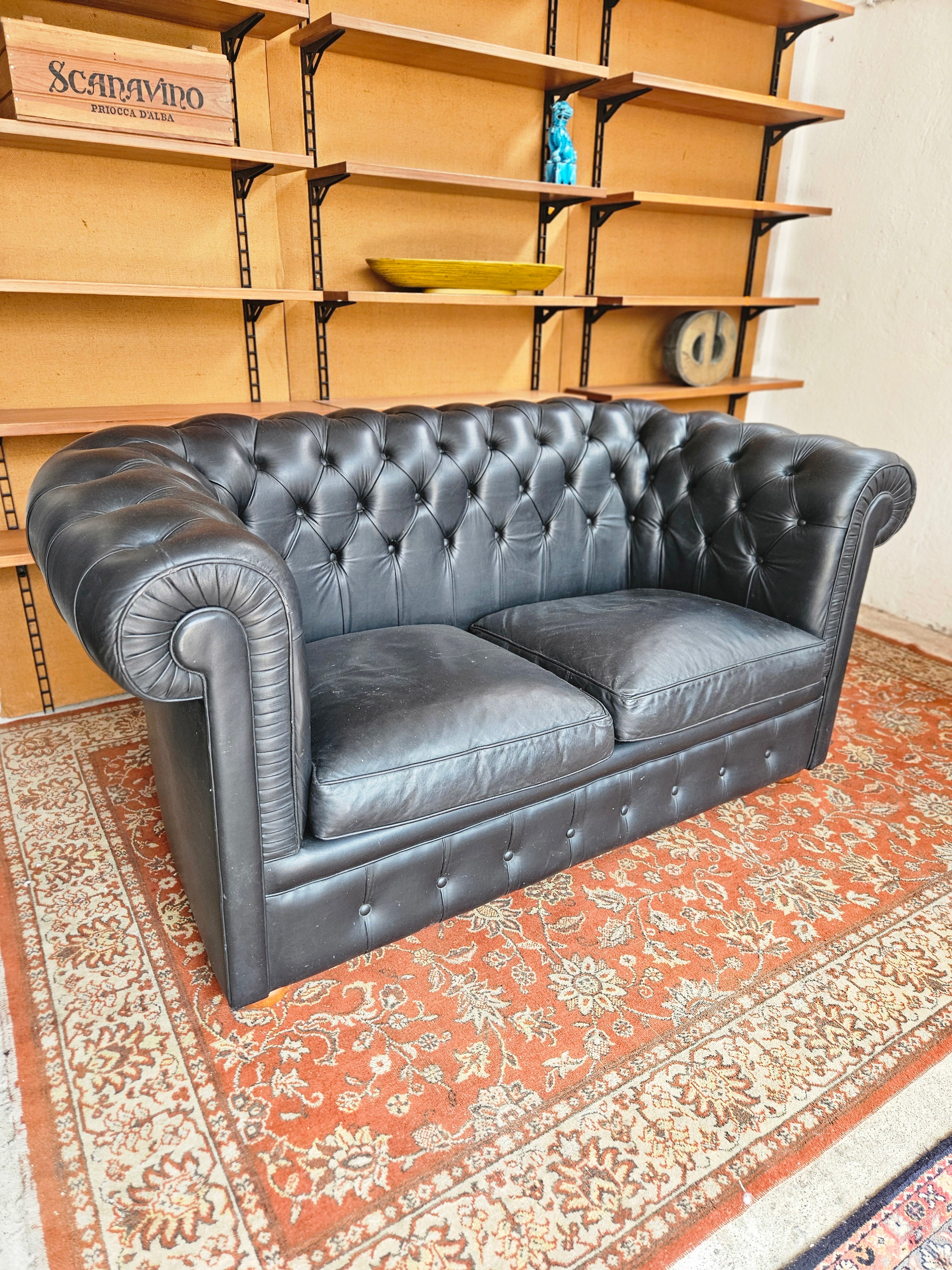 DIVANO E POLTRONA CHESTERFIELD ANNI 70 IN PELLE