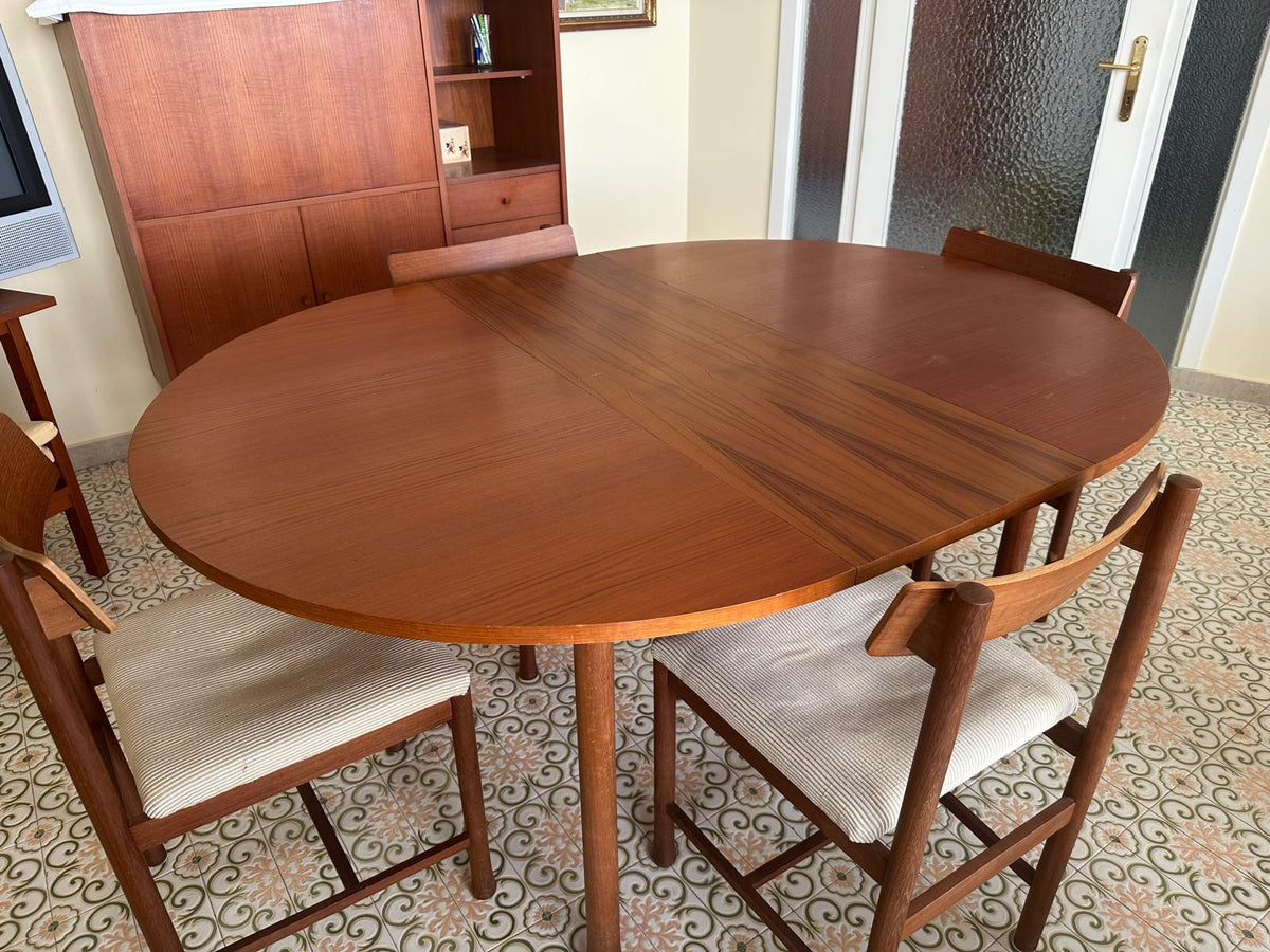 SET TAVOLO DA PRANZO IN STILE SCANDINAVO ANNI 60 E 4 SEDIE