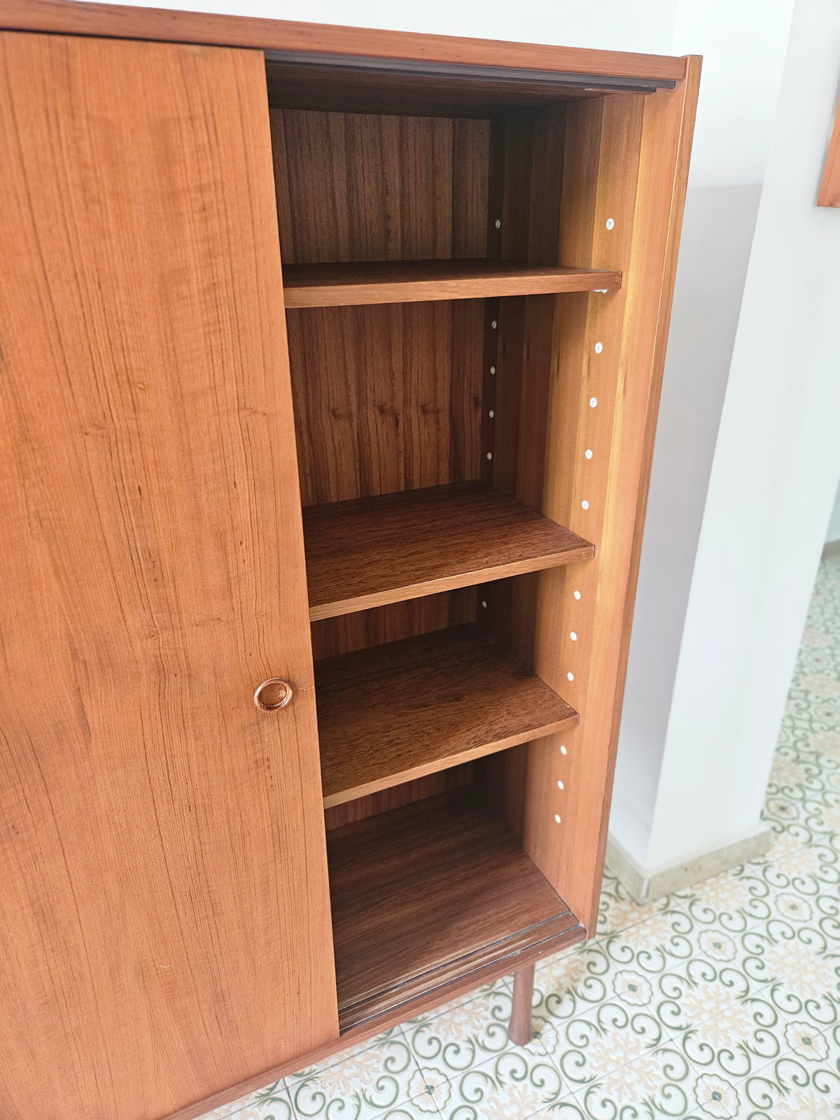 CREDENZA CON SCAFFALATURA IN STILE SCANDINAVO ANNI 60