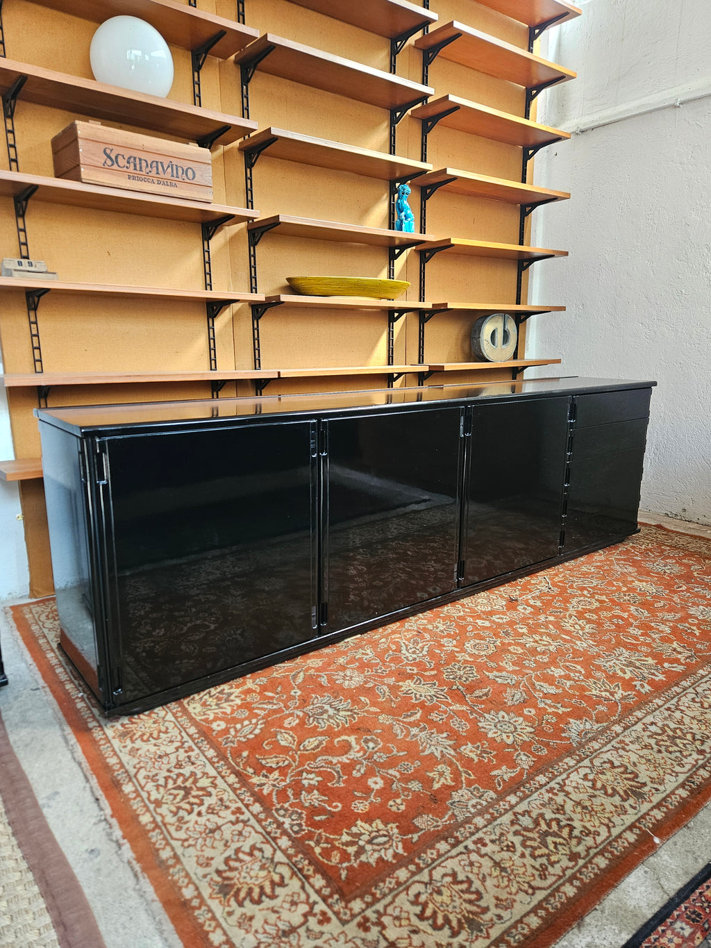CREDENZA E VETRINA GIANFRANCO FRATTINI PER MOLTENI