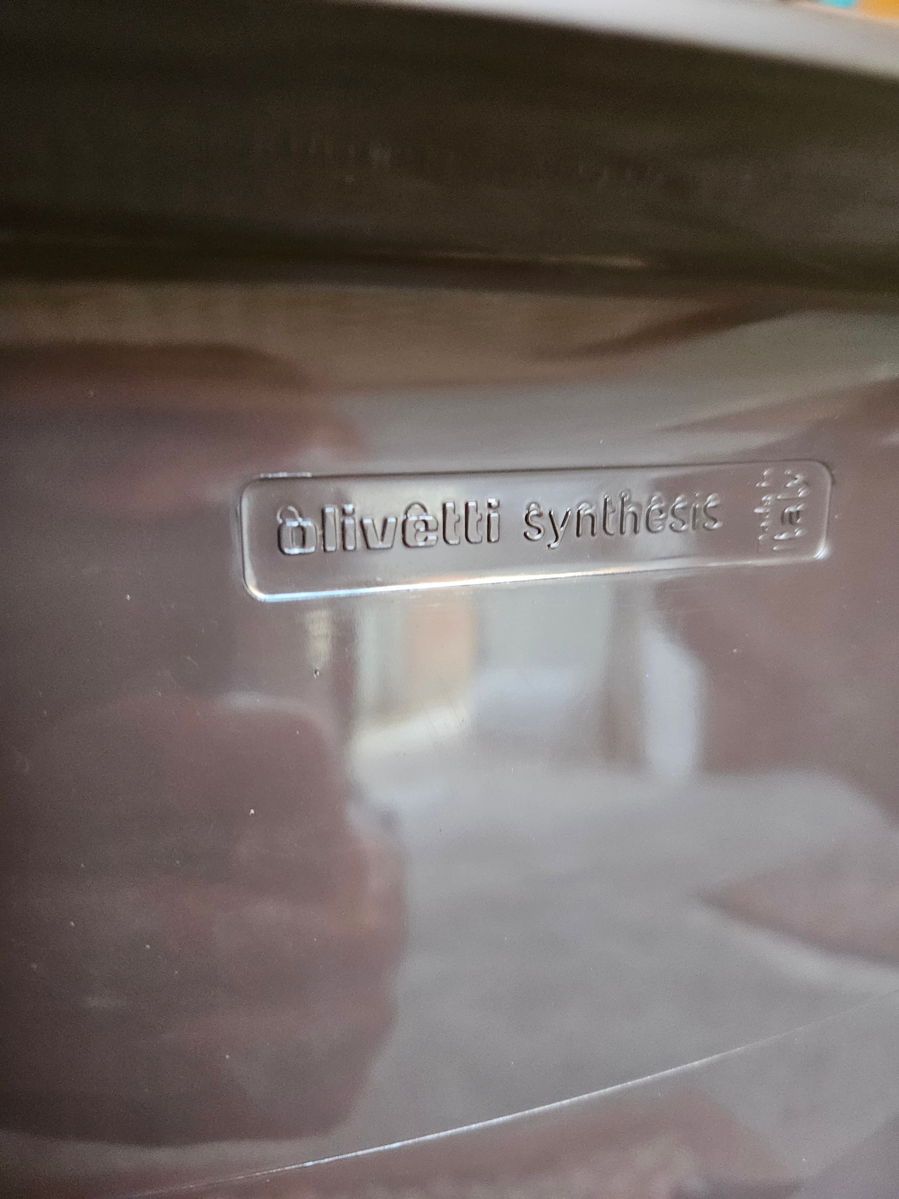 COPPIA DI SEDIE OLIVETTI SYNTHESIS DI ETTORE SOTTSASS