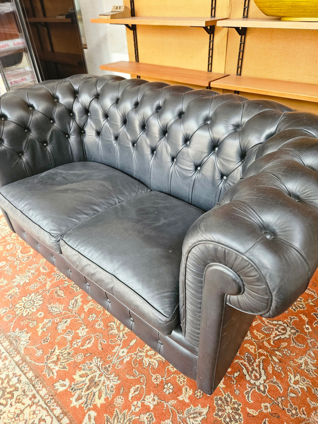 DIVANO E POLTRONA CHESTERFIELD ANNI 70 IN PELLE