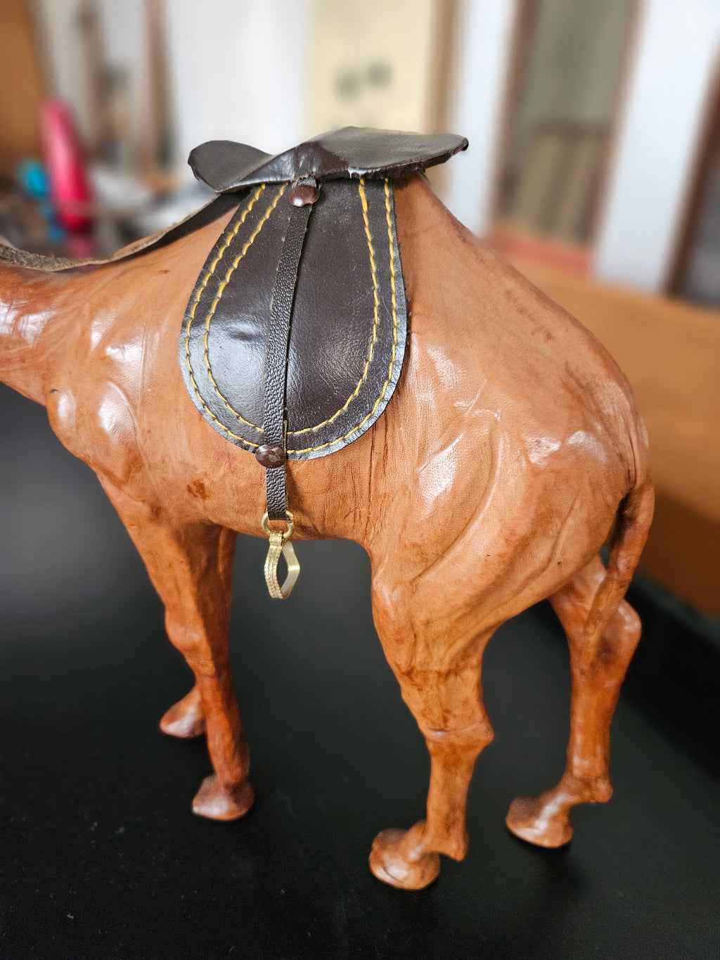 STATUA IN LEGNO E PELLE